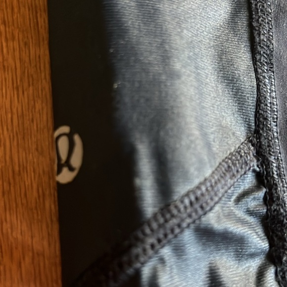 Lululemon Capri Leggings with Gathered sides Size 2 Black - Picture 8 of 10